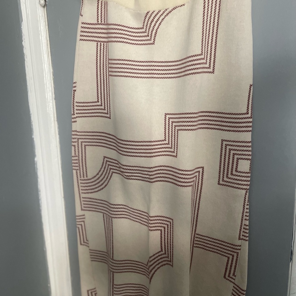 Striped Cranberry and White Sweater Set. - Picture 7 of 7
